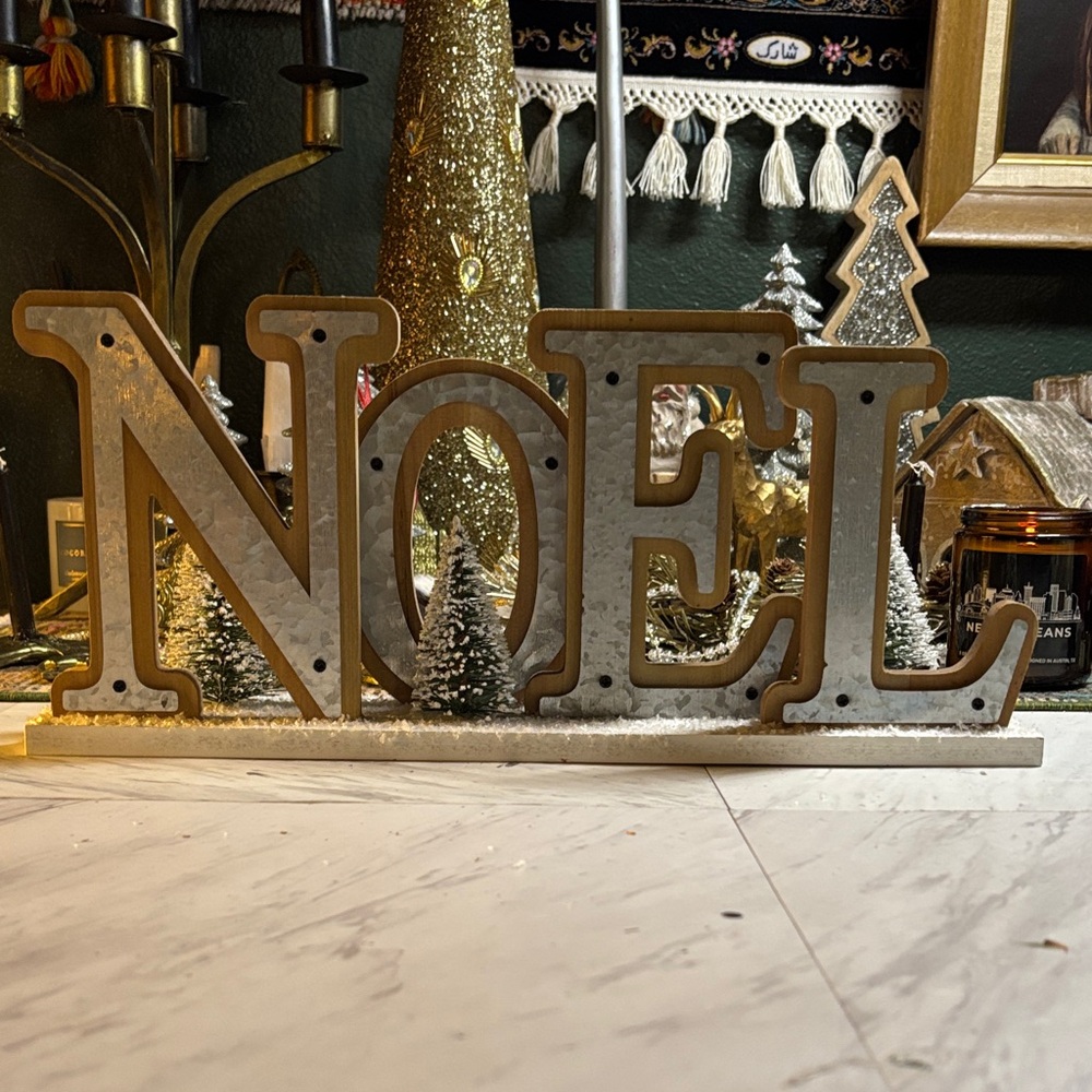 Festive Noel Holiday Decoration in Gold and Silver